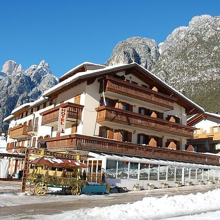 Albergo Ristorante Cacciatori Auronzo di Cadore Exterior photo