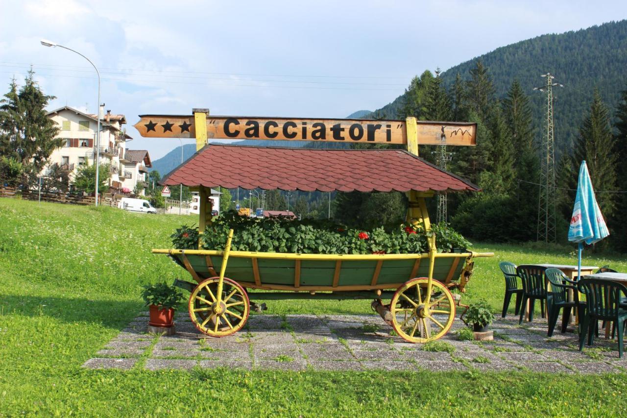 Albergo Ristorante Cacciatori Auronzo di Cadore Exterior photo