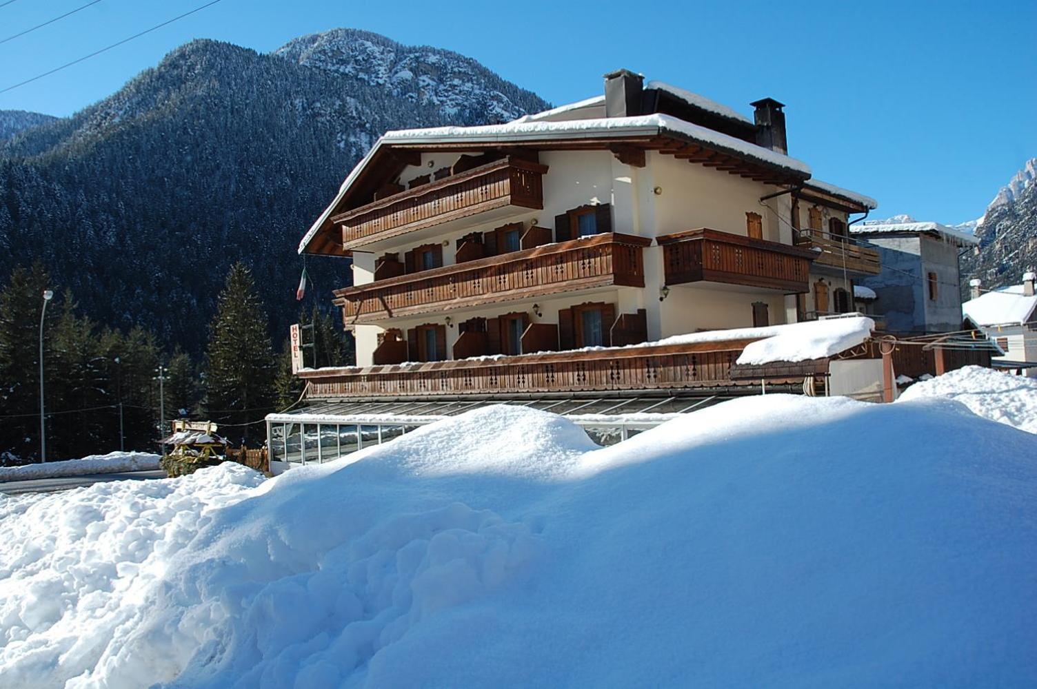 Albergo Ristorante Cacciatori Auronzo di Cadore Exterior photo