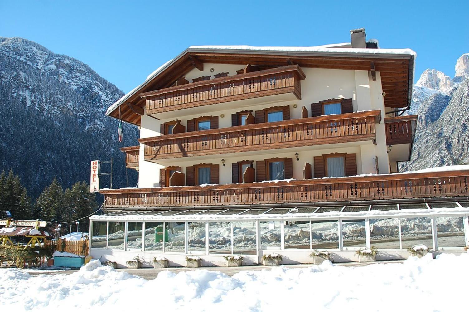 Albergo Ristorante Cacciatori Auronzo di Cadore Exterior photo