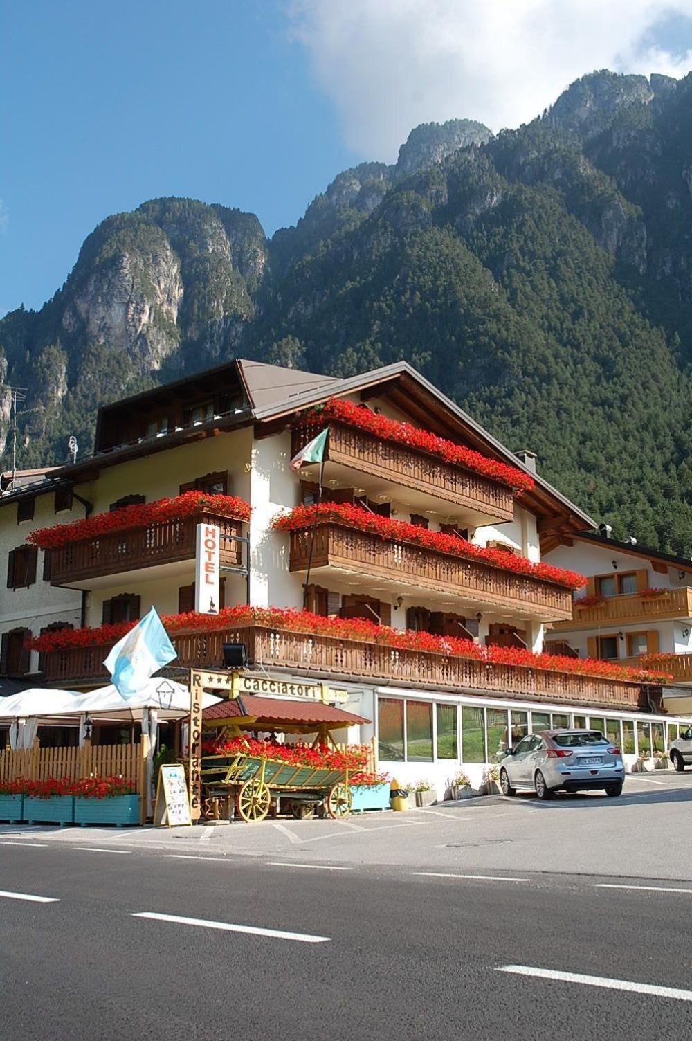 Albergo Ristorante Cacciatori Auronzo di Cadore Exterior photo