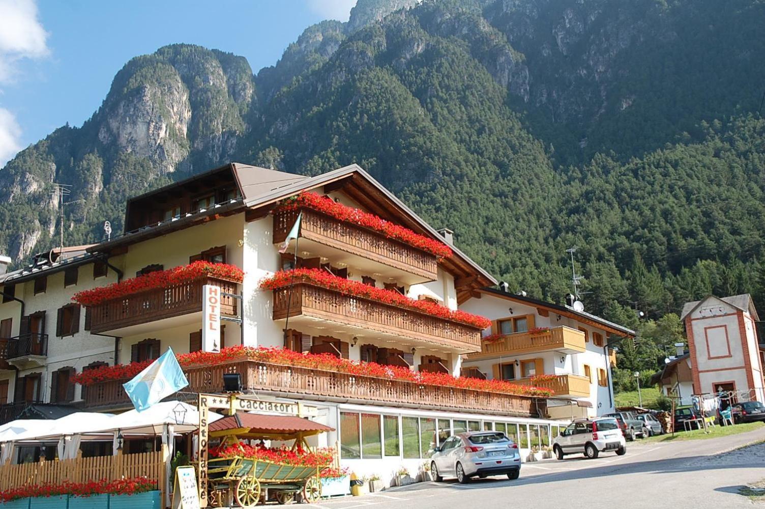Albergo Ristorante Cacciatori Auronzo di Cadore Exterior photo