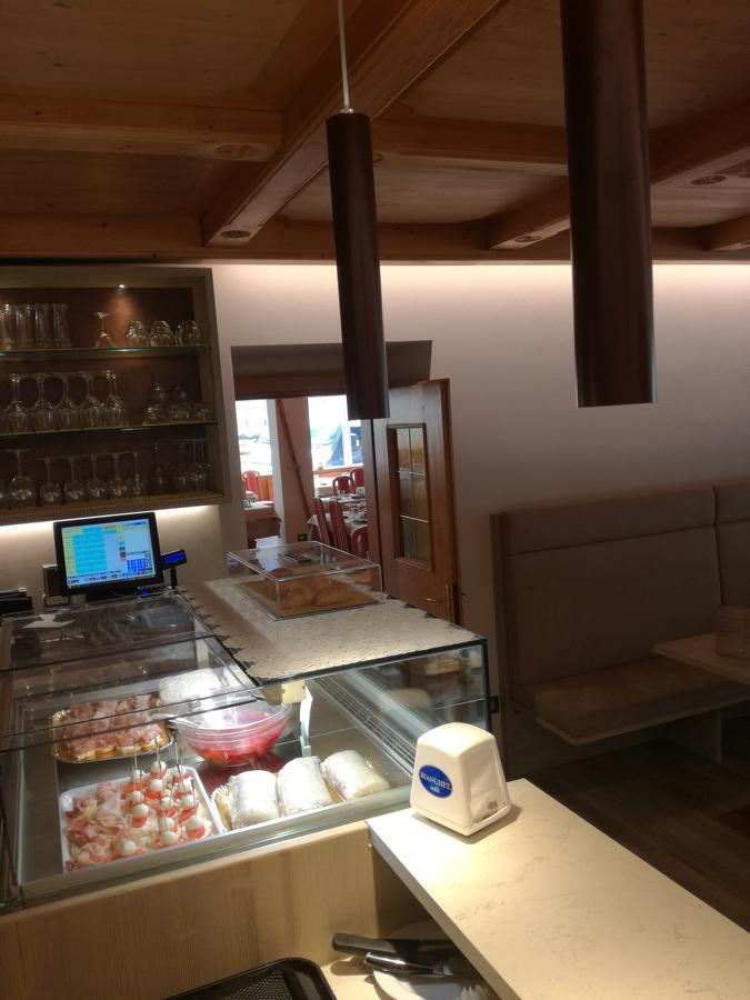 Albergo Ristorante Cacciatori Auronzo di Cadore Exterior photo